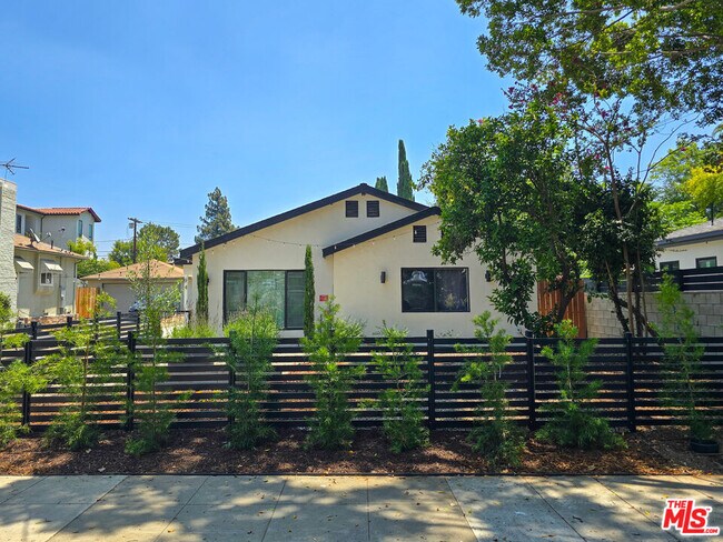 Building Photo - 94 S Vinedo Ave