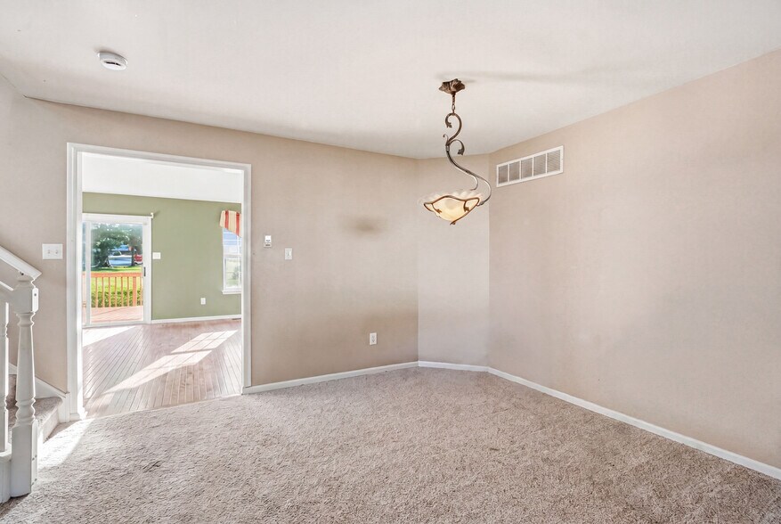 Building Photo - 327 Allens Ln