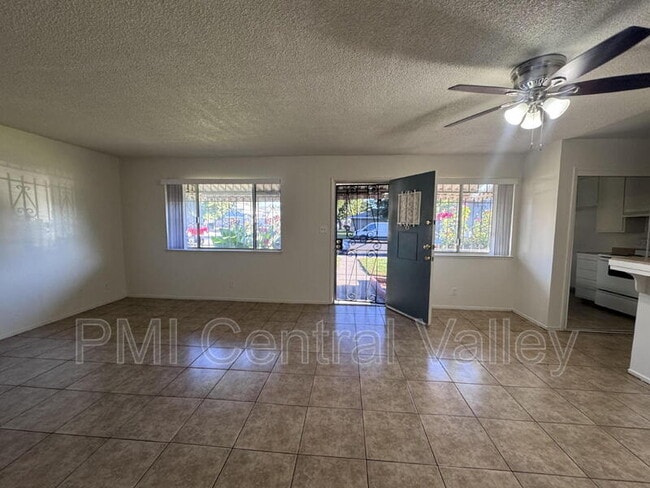 Building Photo - 4479 La Cresta Way