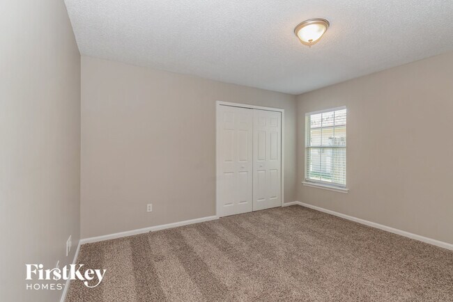 Building Photo - 7444 Lake Plantation Ln