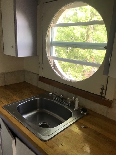 Building Photo - 1044 Maxwell Ave