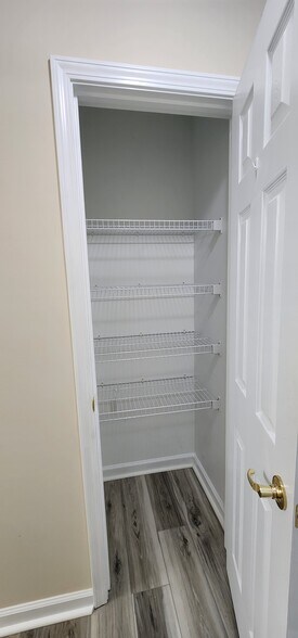 Linen closet in hall - 1521 Mayberry Ln