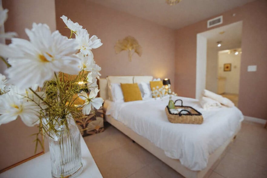 Building Photo - 3250 NE 1st Ave