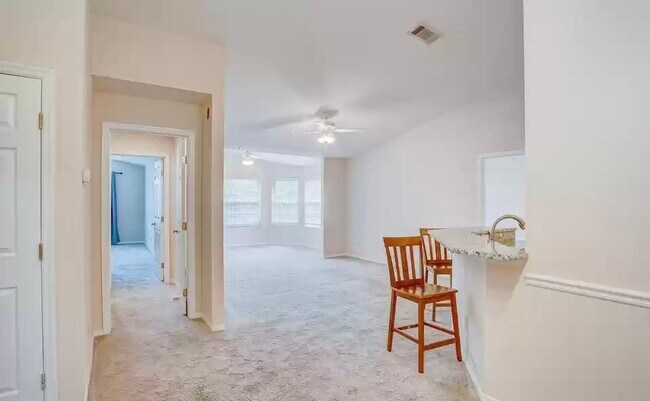 Building Photo - 13810 Sutton Park Dr N