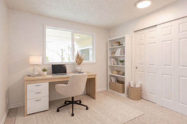 Building Photo - 2 bedroom 1 bath Condo for Rent in Everett WA