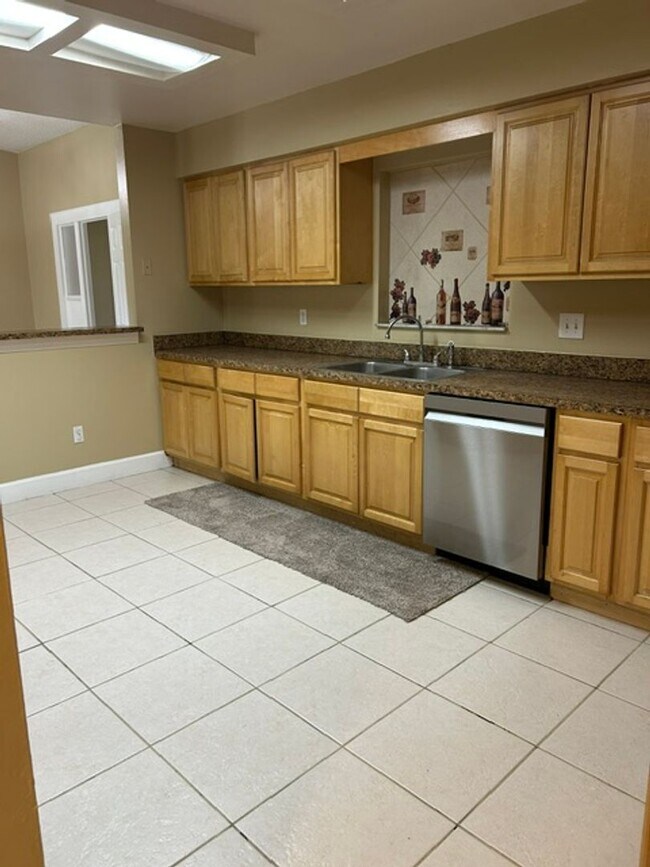 Building Photo - JUST LISTED -5 BEDROOM + BONUS ROOM - DELTONA NO PETS ALLOWED
