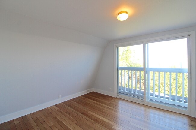Building Photo - Dolores Heights: Sun-filled 1 Bedroom Home...