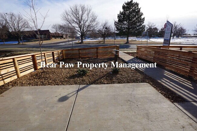 Building Photo - Newer Townhome in Lakewood!!