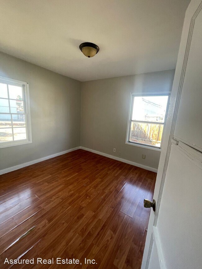 Building Photo - 3 br, 1 bath House - 6 Idaho Way