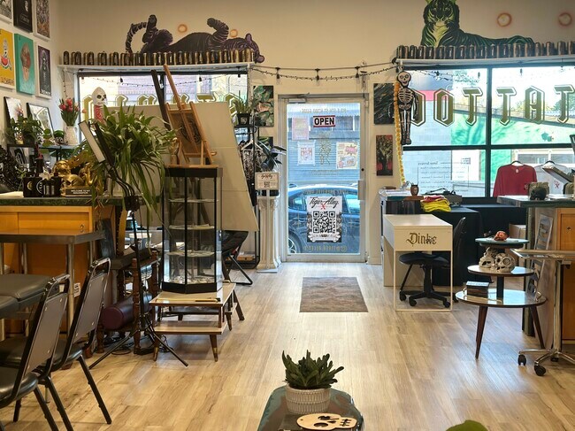 Building Photo - 911 E 5th St