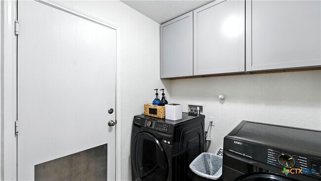 Building Photo - 208 Gatewood Clf