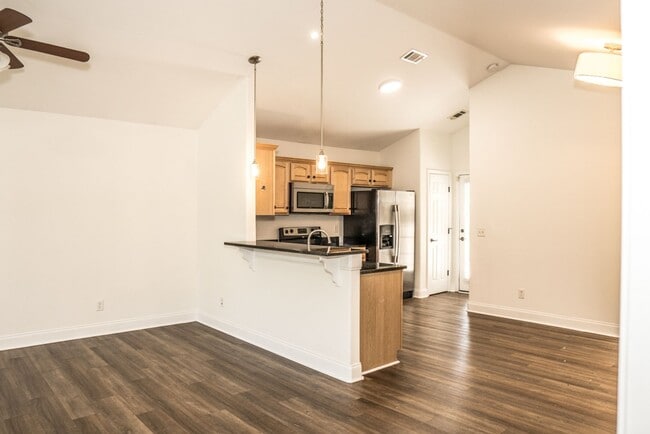 Building Photo - Three Bedroom on the Pond in Hearthstone Lakes Community