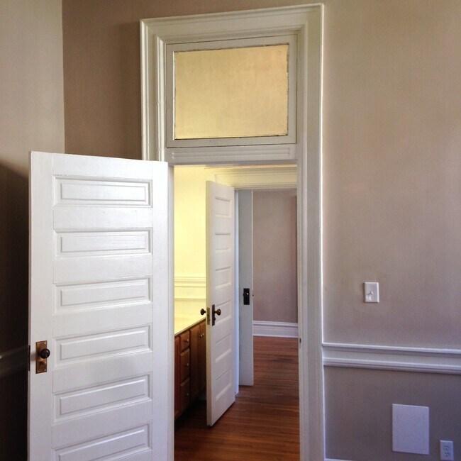 Building Photo - 1025 Church St