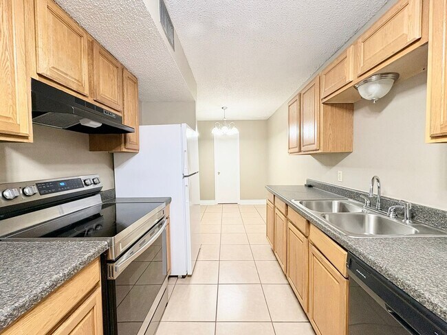 Building Photo - 403 Fox Run Ave