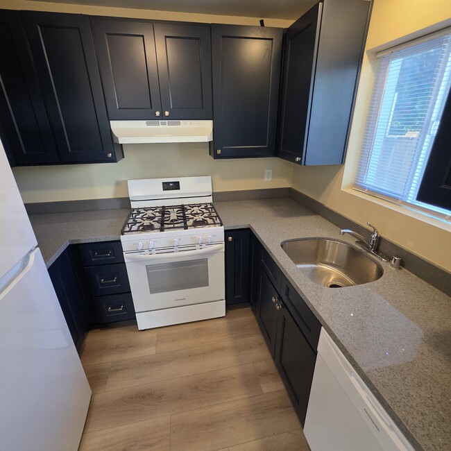 Building Photo - 2179 Beebee St