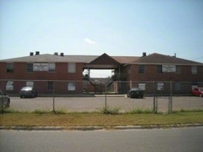 Building Photo - Estrella Apartments