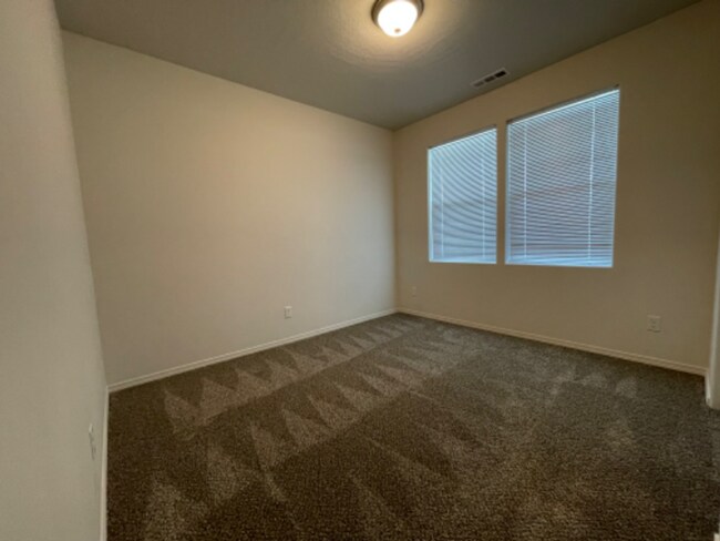 Building Photo - Charming 3 Bed/2 Bath Single Family Home i...