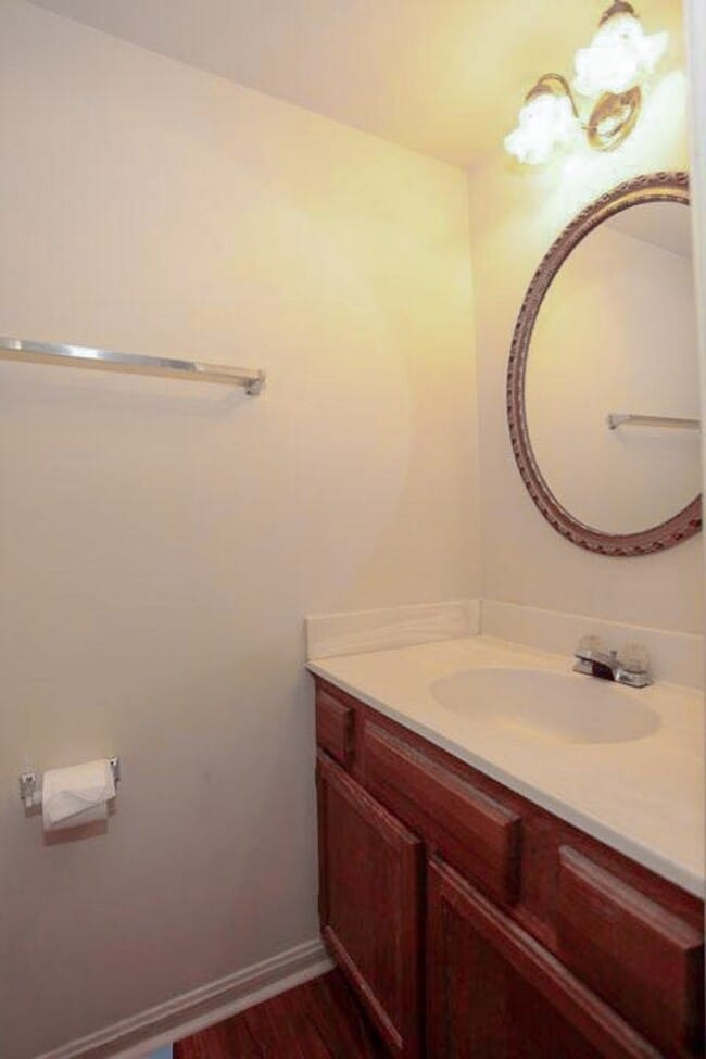 Building Photo - Fantastic 3br End-Unit Town Home in highly sought Silver Spring Neighborhood - Ready mid-June