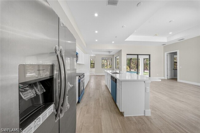 Building Photo - 1206 Moore Ave