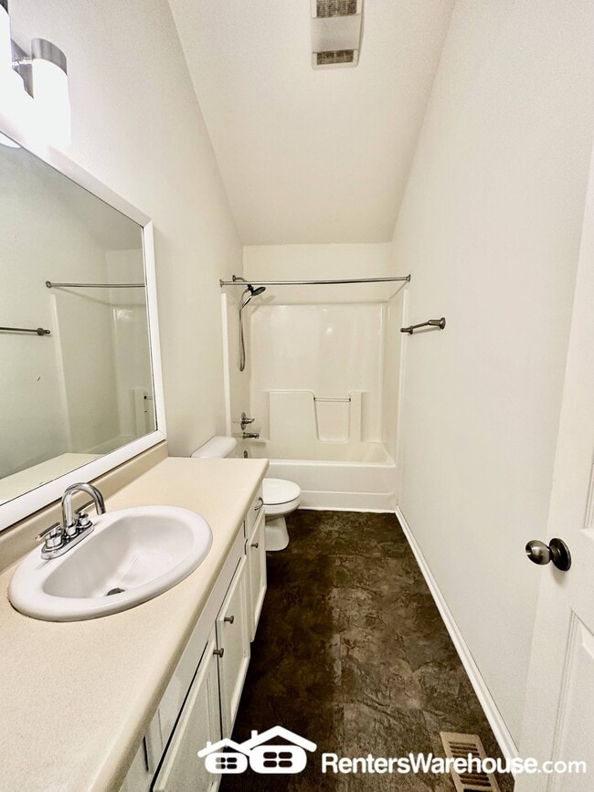 Building Photo - 1250 SE Village View Ln