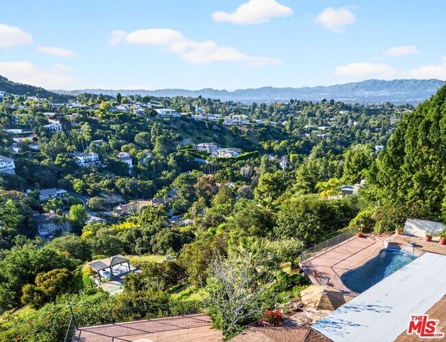 Building Photo - 3713 Dellvale Pl