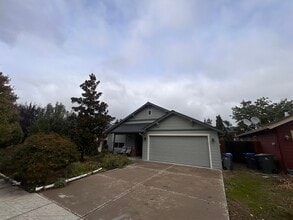 Building Photo - 1033 Crimson Ct