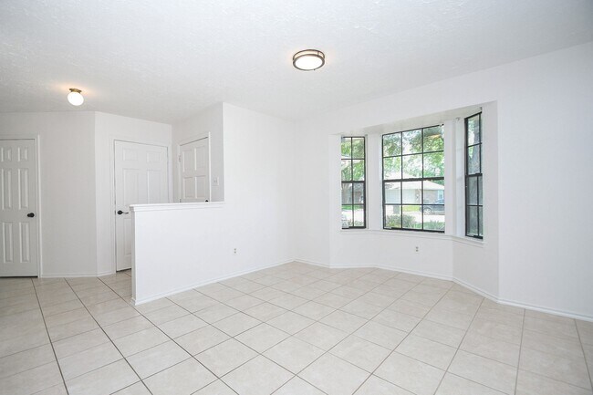 Building Photo - 2303 Old Dixie Dr