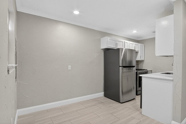 Building Photo - 4806 W University Blvd