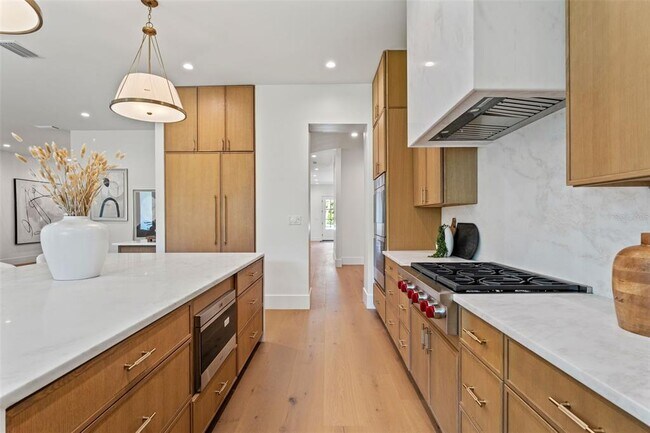 Building Photo - 804 Idlewood Dr