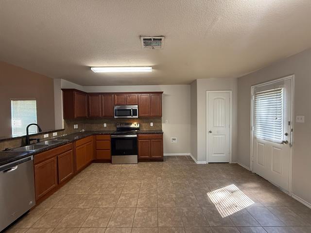 Building Photo - 701 Westwood Ct