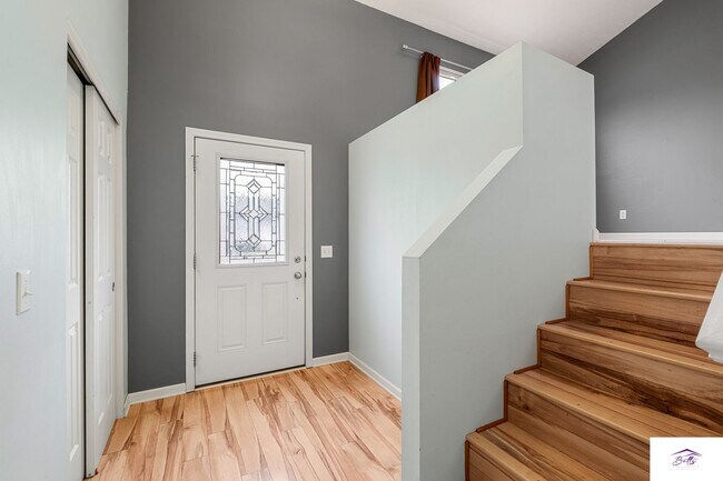 Building Photo - AVAILABLE NOW!