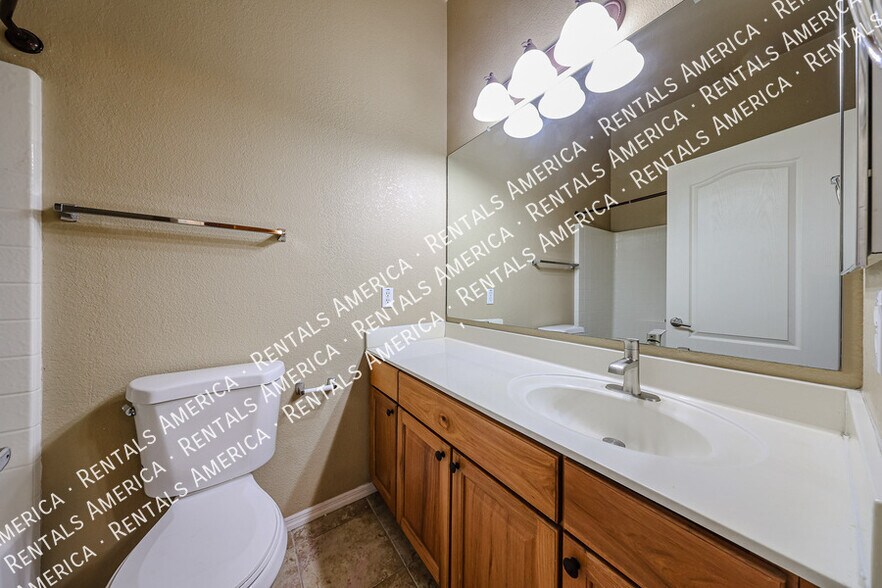 Building Photo - 2401 E Rio Salado Pky