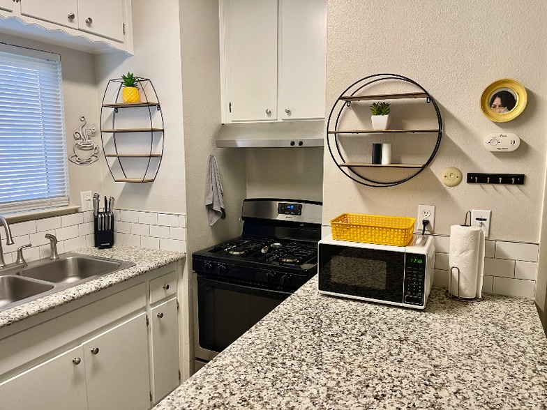 Building Photo - 1117 N 11th Ave