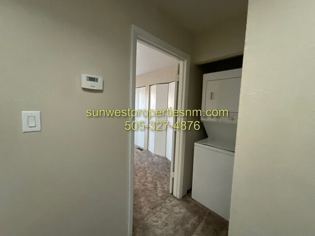 Building Photo - 2 Bedroom, 1.5 Bathroom with Garage