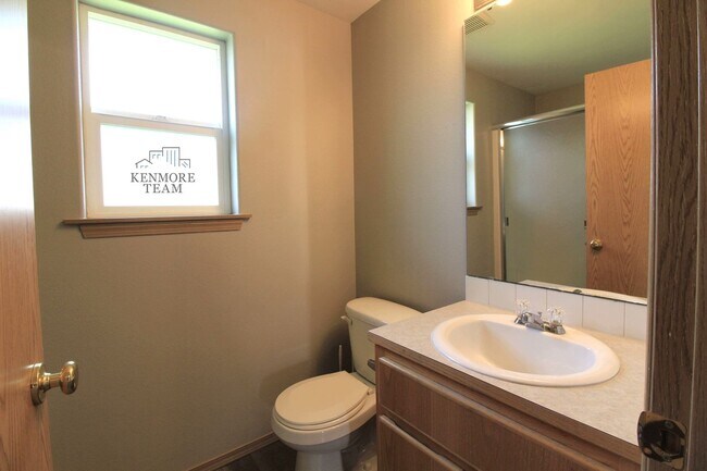 Building Photo - 3 Bedrooms, 2 Bath Home in West Pasco