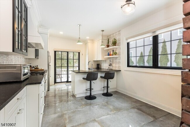 Building Photo - 11 Upper Mountain Ave