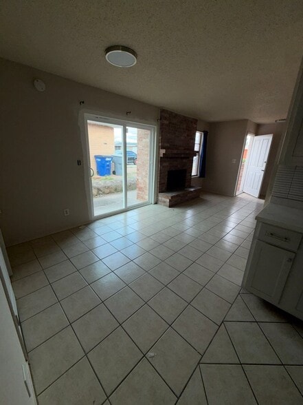 Building Photo - 2905 Beachcomber Dr