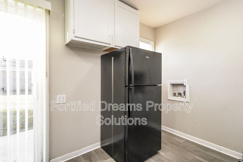 Building Photo - 3600 Forest Village Dr