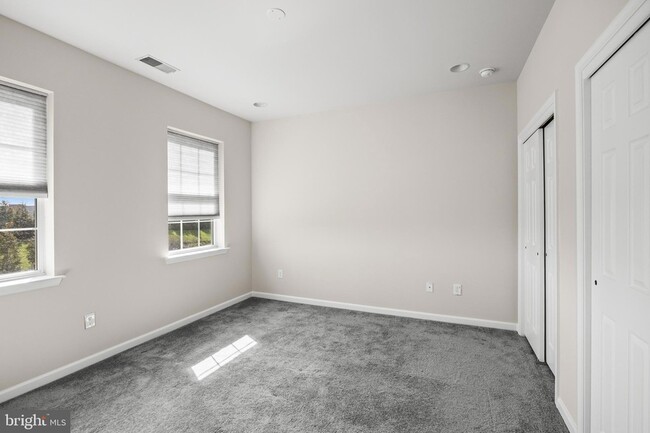 Building Photo - 2007 Grandstand Way