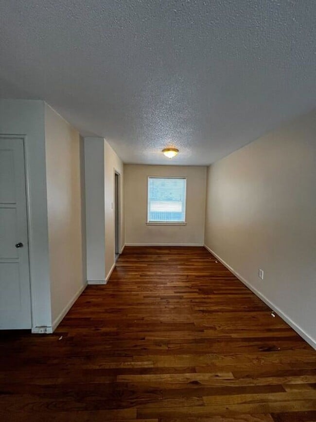 Building Photo - 2 BEDROOM 1 BATHROOM TOWNHOME CLOSE TO WARREN AIR FORCE BASE