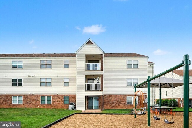 Building Photo - 102 Chesterfield Ln