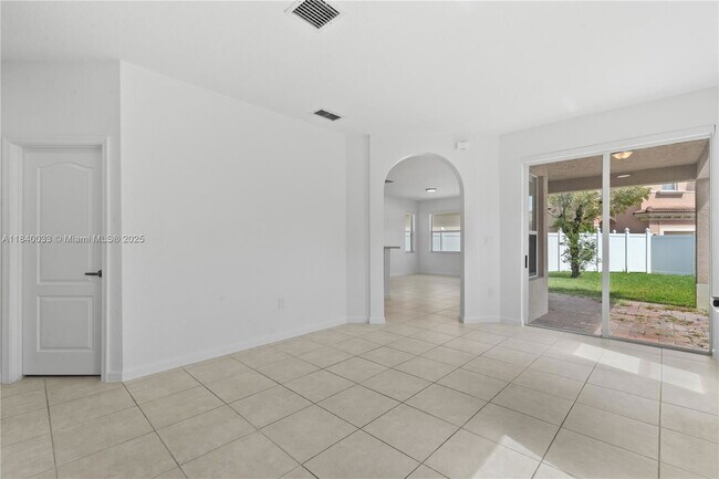Building Photo - 3956 NE 11th Dr