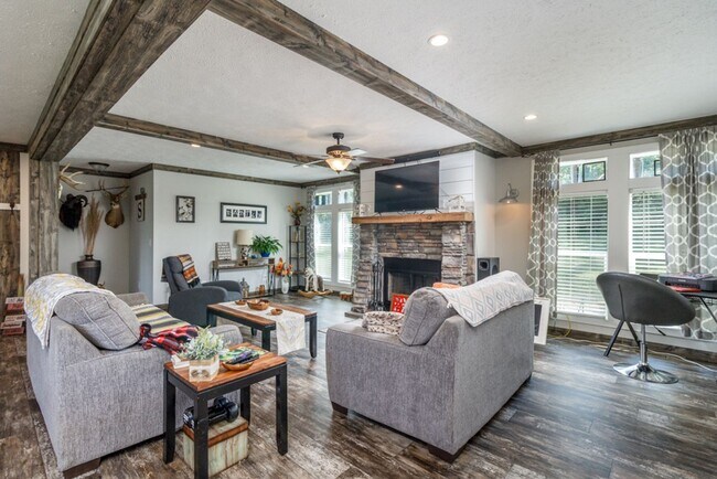 Building Photo - Updated Modern 3 Bedroom Manufactured Home!