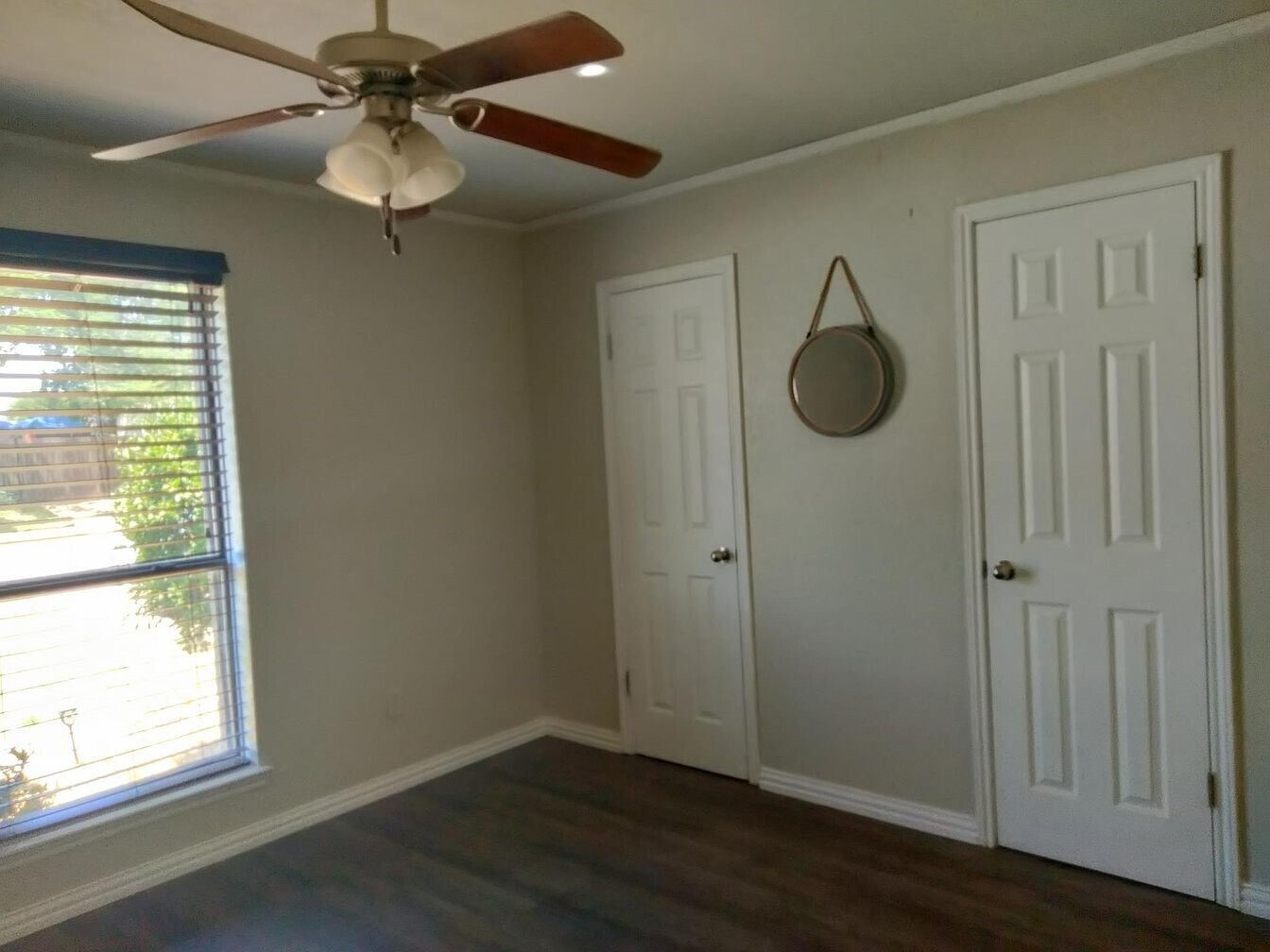 Building Photo - 213 Hickory Springs Dr