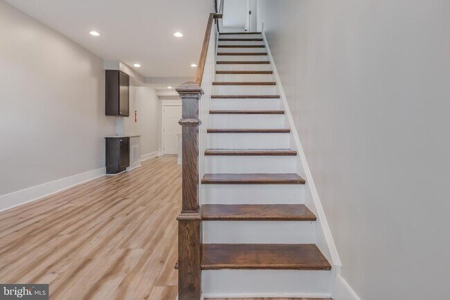 Building Photo - 635 20th St NE