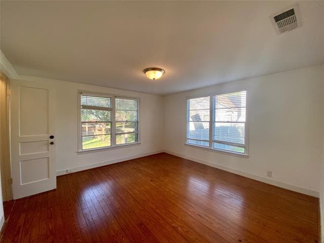 Building Photo - 512 W Davis St