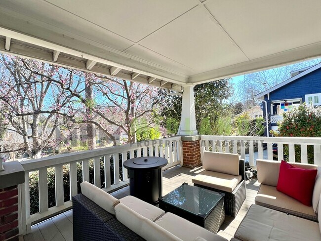 Building Photo - 2417B Clark Street