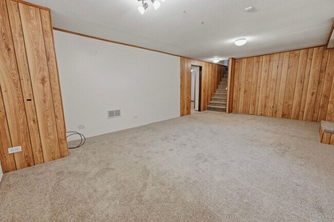 Building Photo - 3 Bedroom 1 Bath Home in St. Joseph!