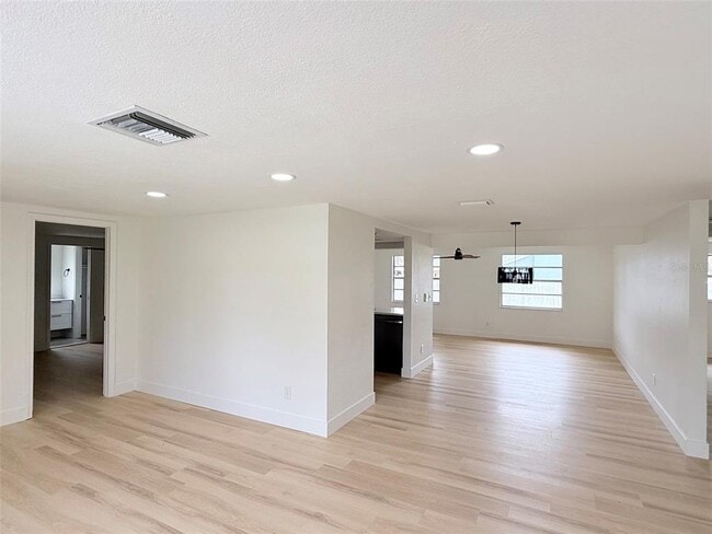 Building Photo - 8512 Longboat Ln