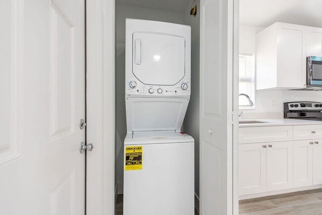 Building Photo - 3246 Jefferson St